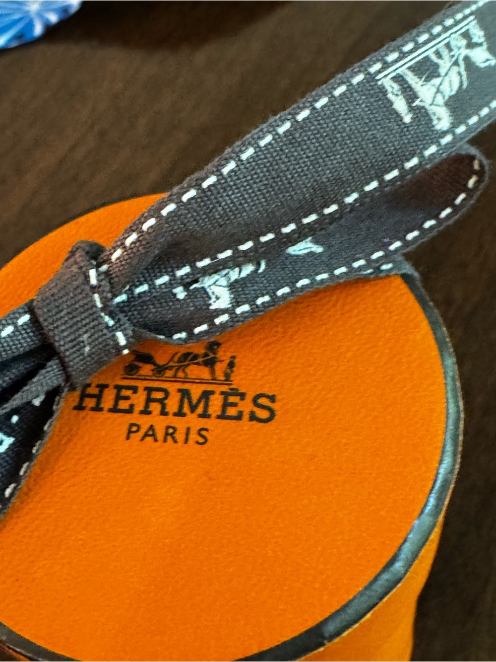 HERMES Vintage TWILLIE Skinny scarf. Original box and ribbon. PRISTINE!! - Picture 6 of 7